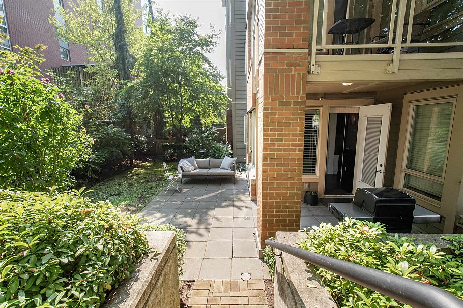 116 119 W 22nd Street North Vancouver, BC - 37