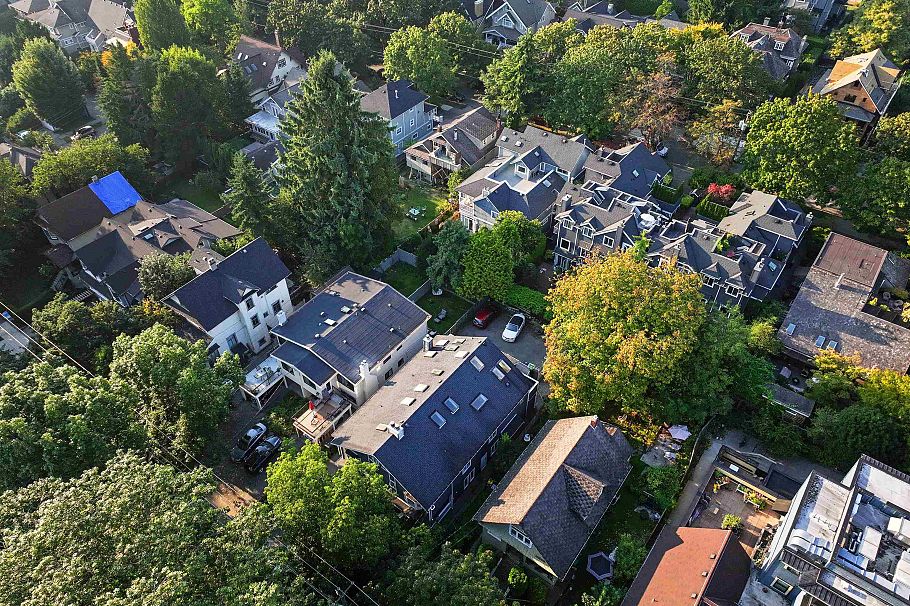 2343 W 7th Avenue Vancouver, BC - 1