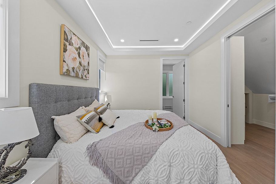 1 4650 Gothard Street Vancouver, BC - 16