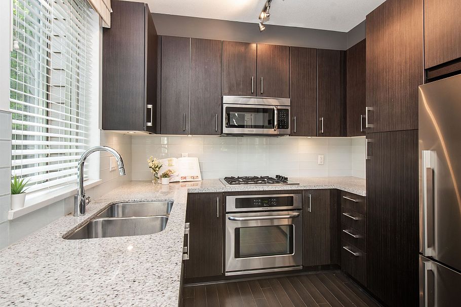 116 119 W 22nd Street North Vancouver, BC - 9