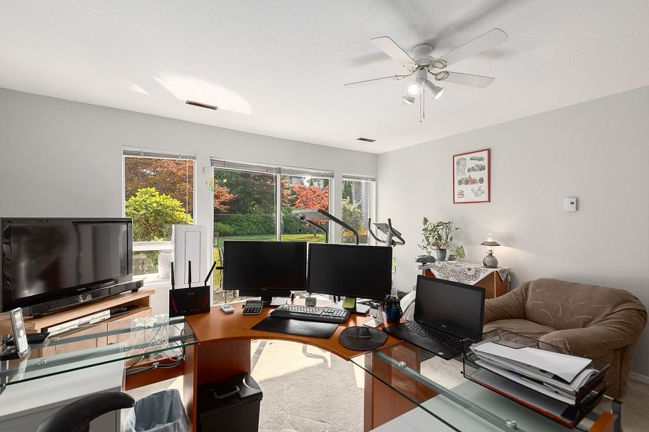 5 3634 Garibaldi Drive North Vancouver, BC - 35