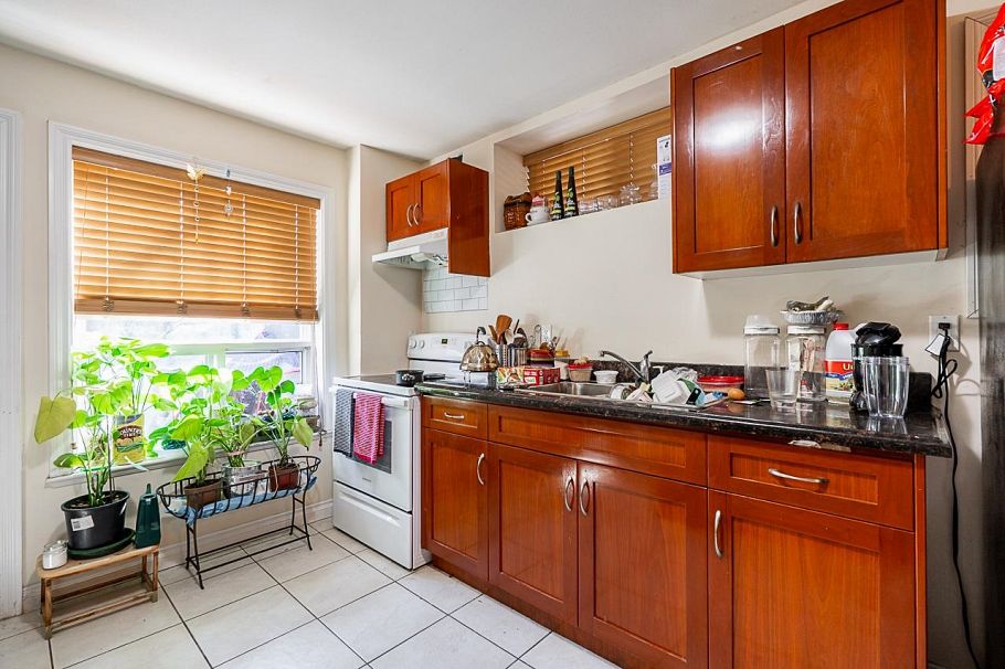 1306 E 60 Avenue Vancouver, BC - 34