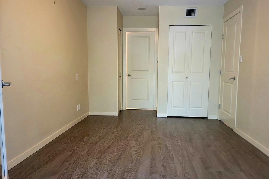 302 3663 Crowley Drive Vancouver, BC - 10