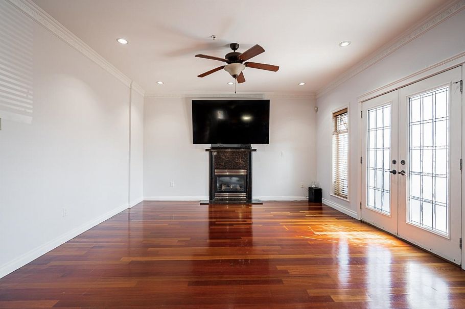 1306 E 60 Avenue Vancouver, BC - 9