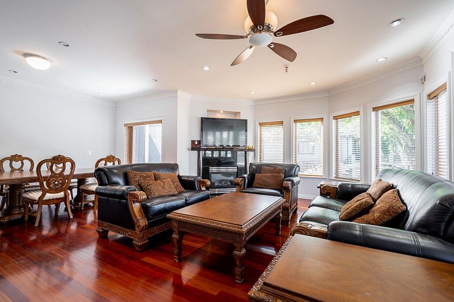 1306 E 60 Avenue Vancouver, BC - 5