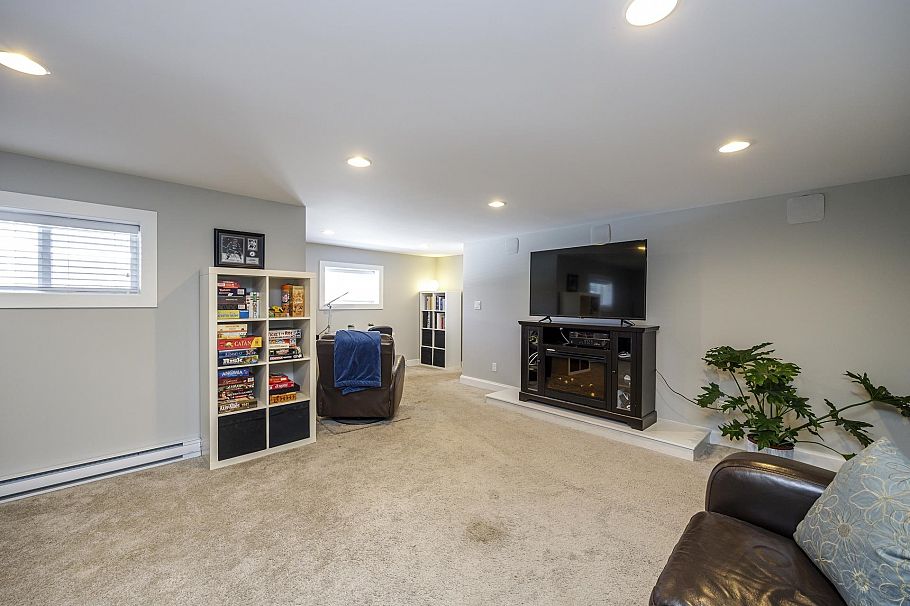 887 E 17th Street North Vancouver, BC - 23