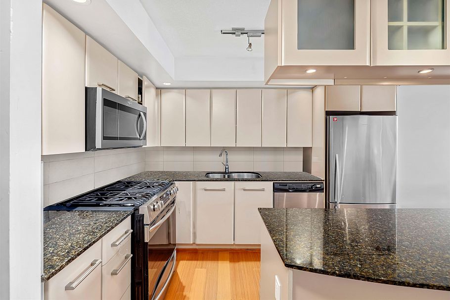 602 683 W Victoria Park North Vancouver, BC - 9