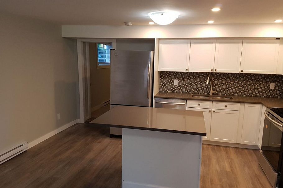 887 E 17th Street North Vancouver, BC - 28