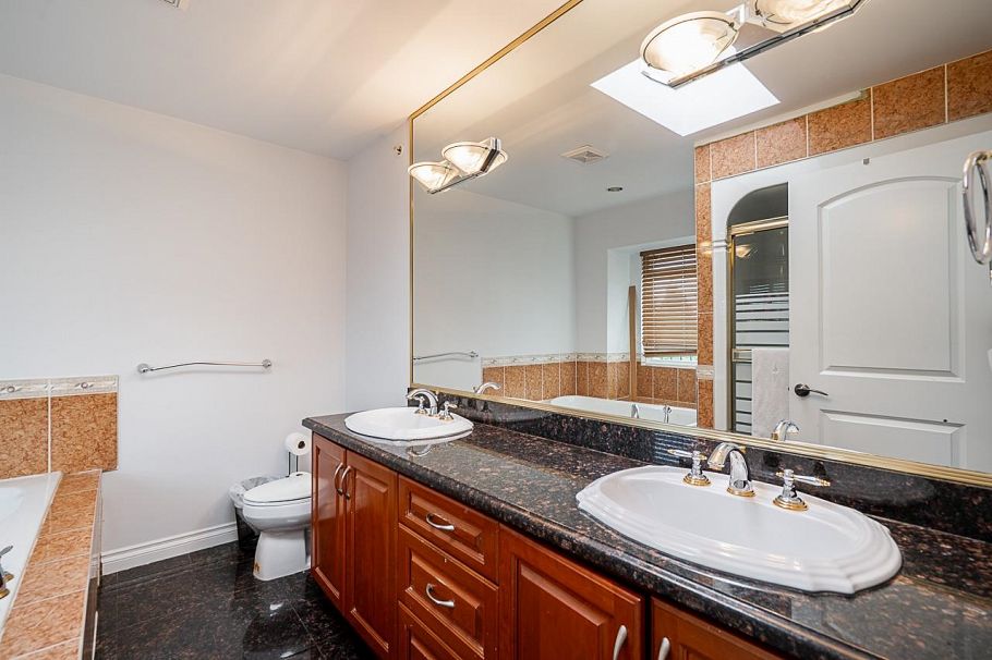 1306 E 60 Avenue Vancouver, BC - 20