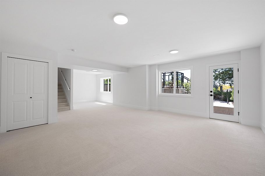 338 W 24th Street North Vancouver, BC - 27