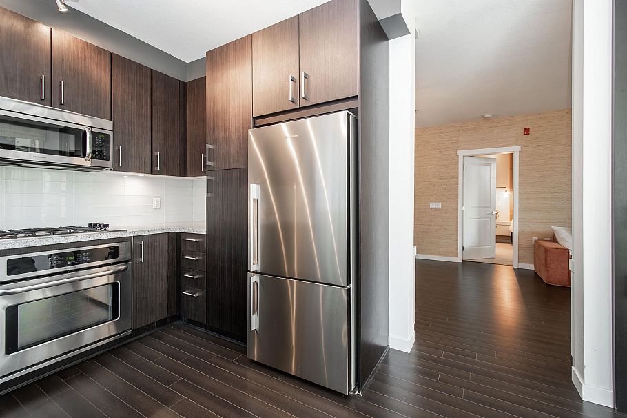 116 119 W 22nd Street North Vancouver, BC - 10