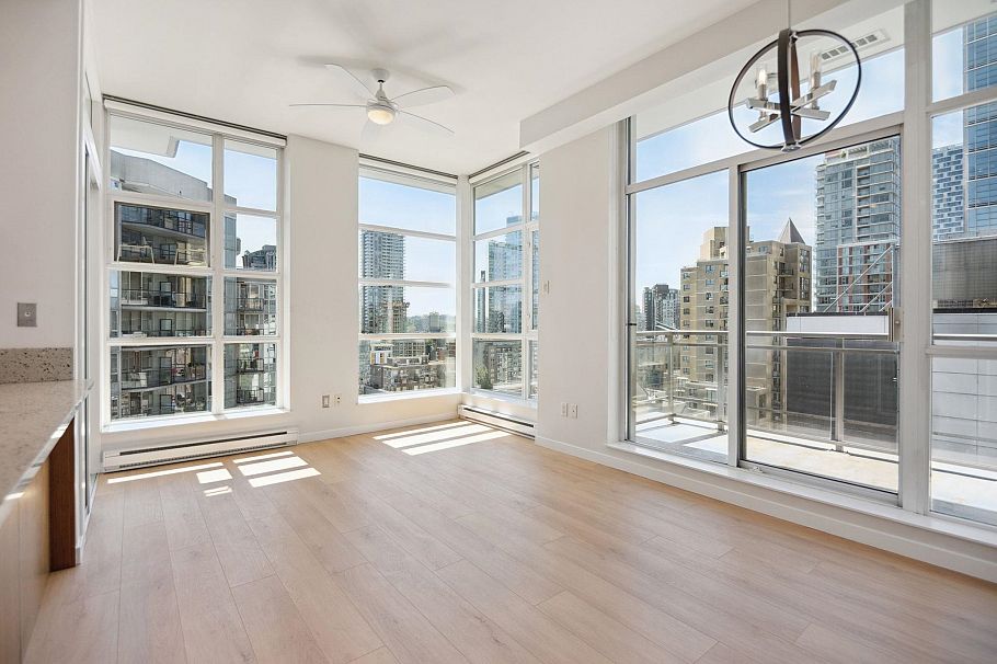 1206 1205 Howe Street Vancouver, BC - 2