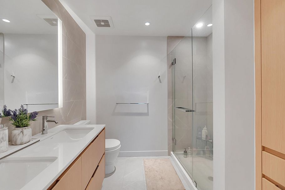 107 1500 Fern Street North Vancouver, BC - 12