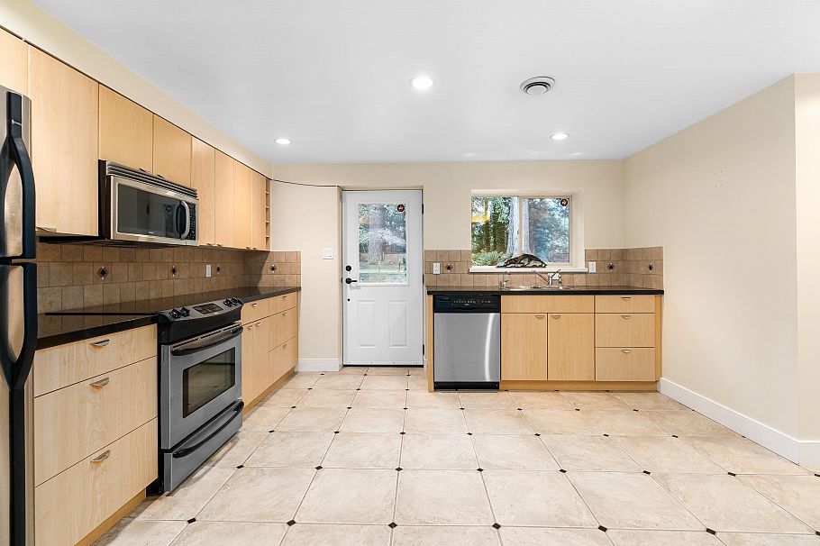 4793 Capilano Road North Vancouver, BC - 30