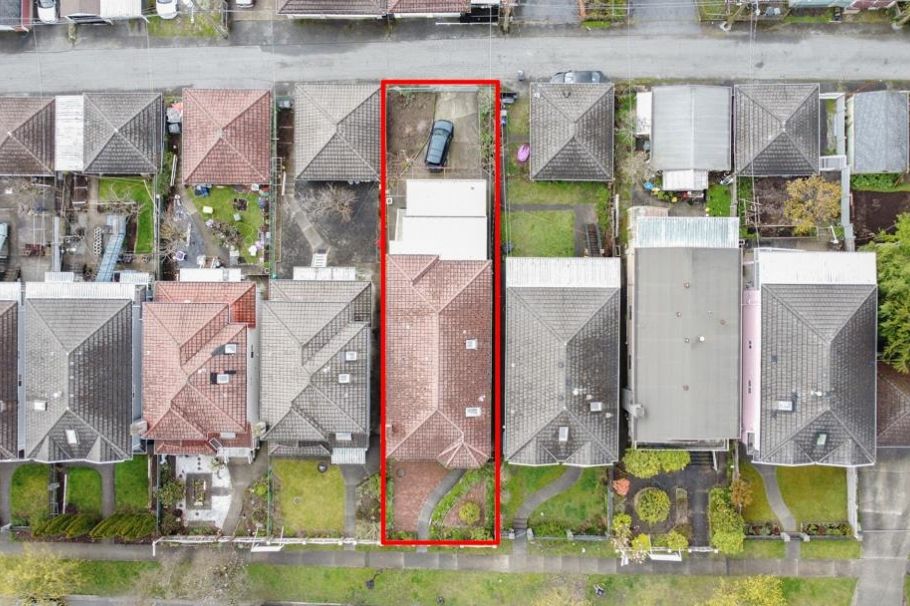 3240 Clive Avenue Vancouver, BC - 1