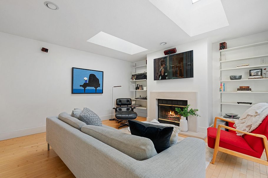 2343 W 7th Avenue Vancouver, BC - 8