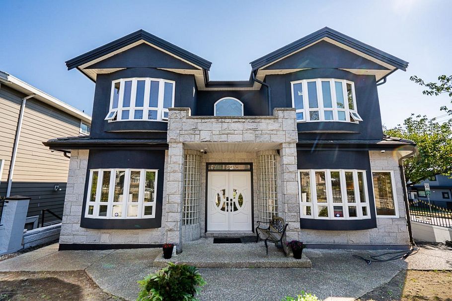 1306 E 60 Avenue Vancouver, BC - 2