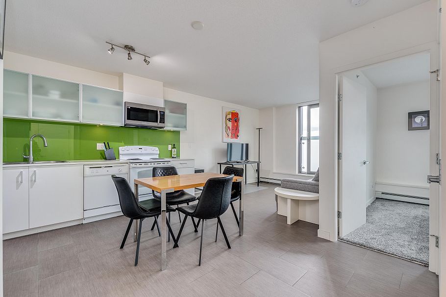 608 66 W Cordova Street Vancouver, BC - 2