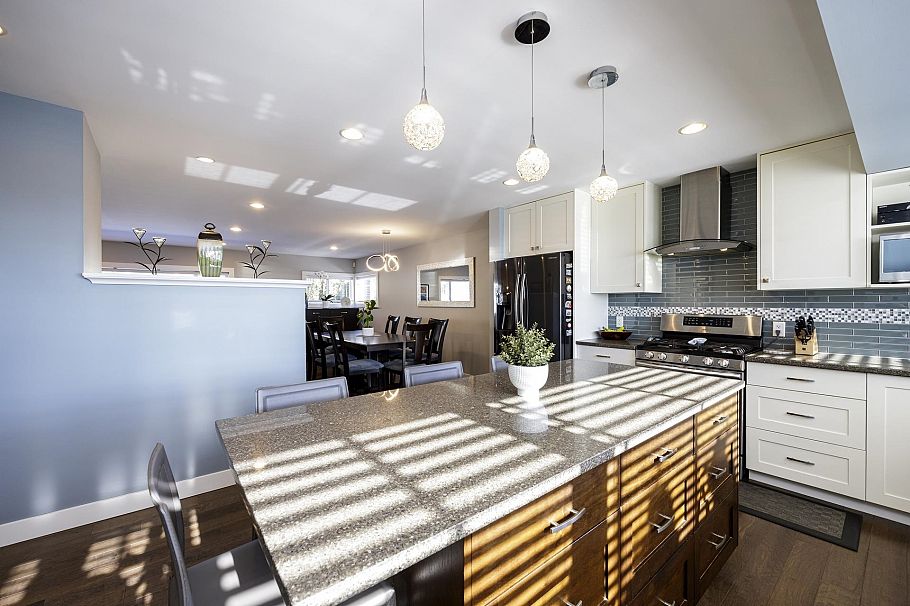 887 E 17th Street North Vancouver, BC - 9