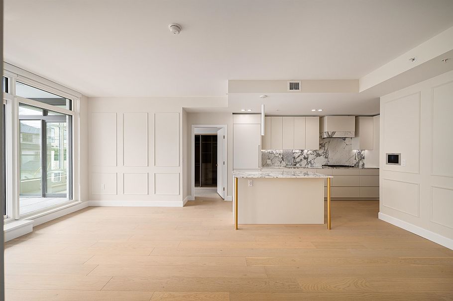 303 3668 W 10th Avenue Vancouver, BC - 2