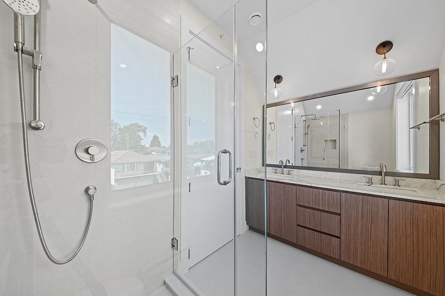 1 4650 Gothard Street Vancouver, BC - 19