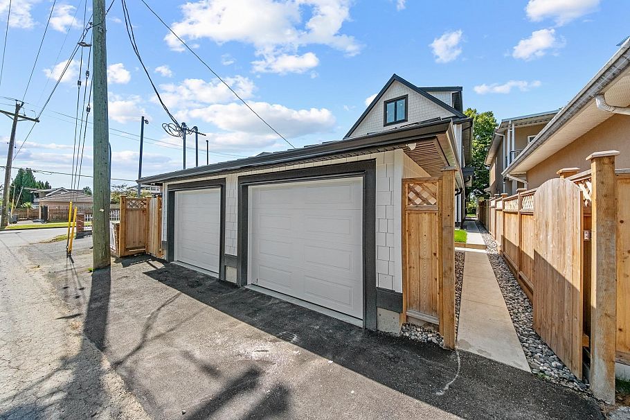 1 4650 Gothard Street Vancouver, BC - 25