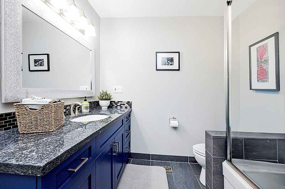 887 E 17th Street North Vancouver, BC - 20