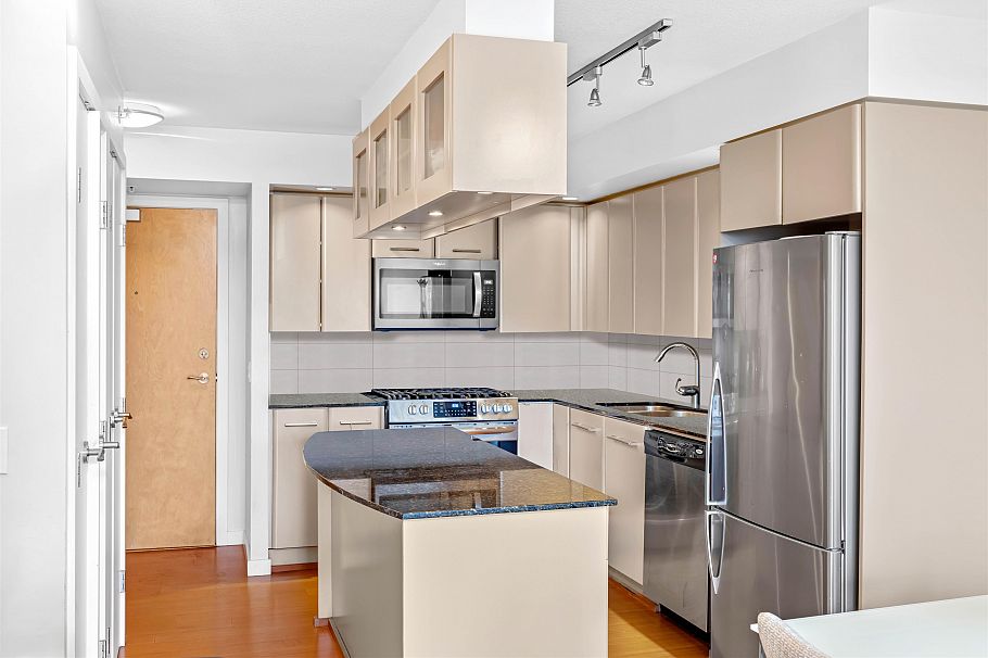 602 683 W Victoria Park North Vancouver, BC - 8