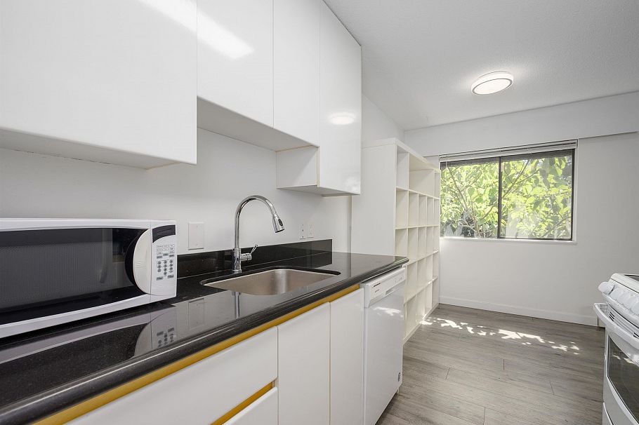 305 310 W 3rd Street North Vancouver, BC - 9