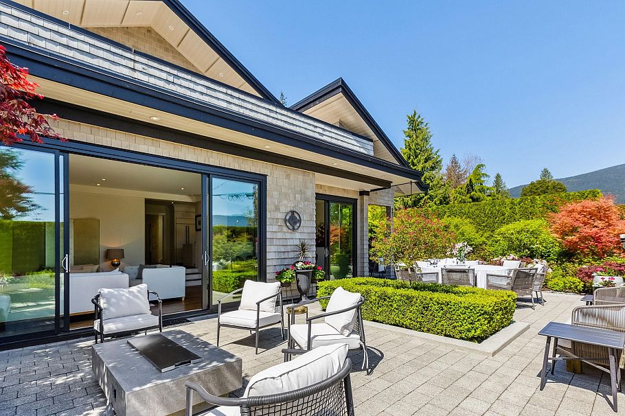 939 Friar Crescent North Vancouver, BC - 34