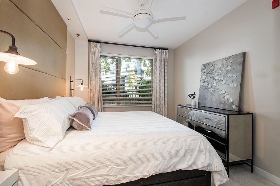 116 119 W 22nd Street North Vancouver, BC - 19