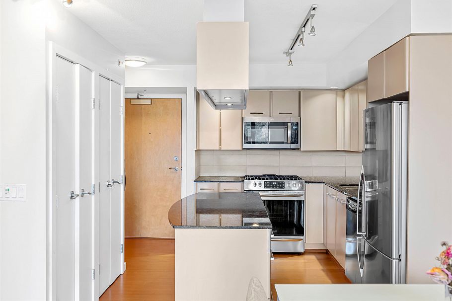 602 683 W Victoria Park North Vancouver, BC - 7