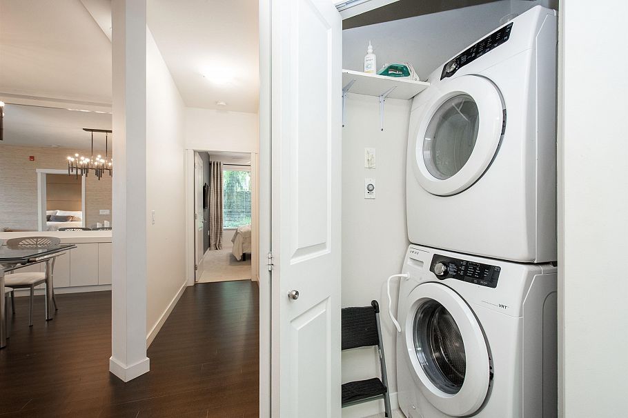 116 119 W 22nd Street North Vancouver, BC - 27