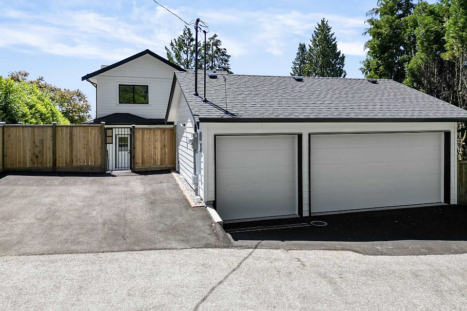 338 W 24th Street North Vancouver, BC - 35