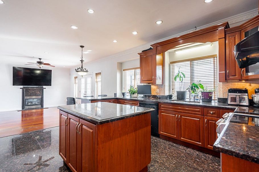 1306 E 60 Avenue Vancouver, BC - 13