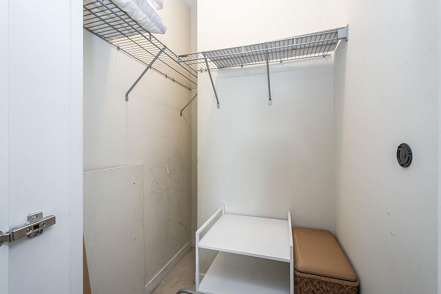 116 119 W 22nd Street North Vancouver, BC - 22