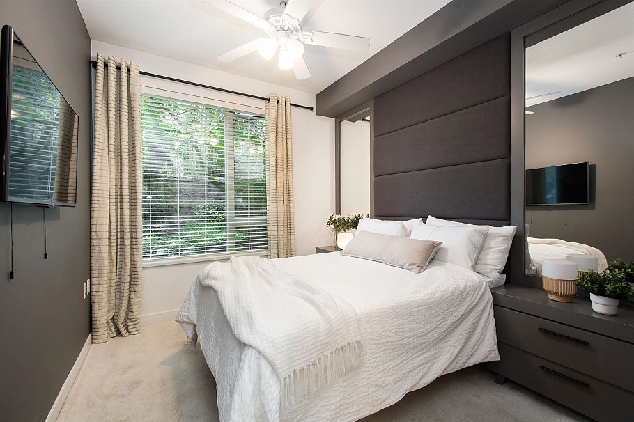 116 119 W 22nd Street North Vancouver, BC - 23