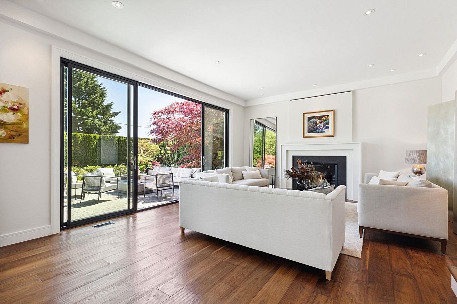 939 Friar Crescent North Vancouver, BC - 11