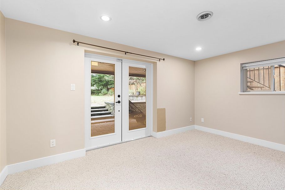 4793 Capilano Road North Vancouver, BC - 24