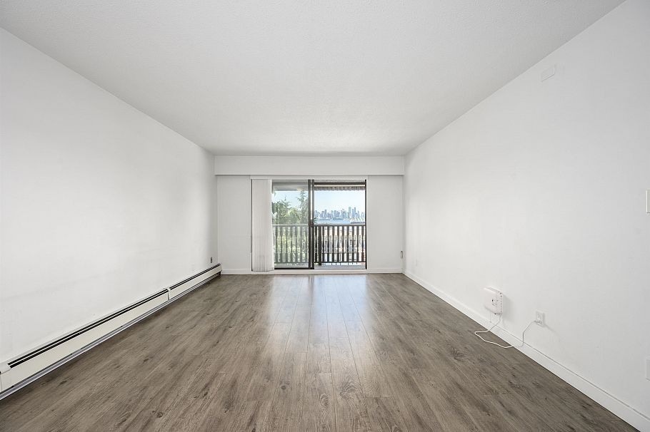 305 310 W 3rd Street North Vancouver, BC - 11