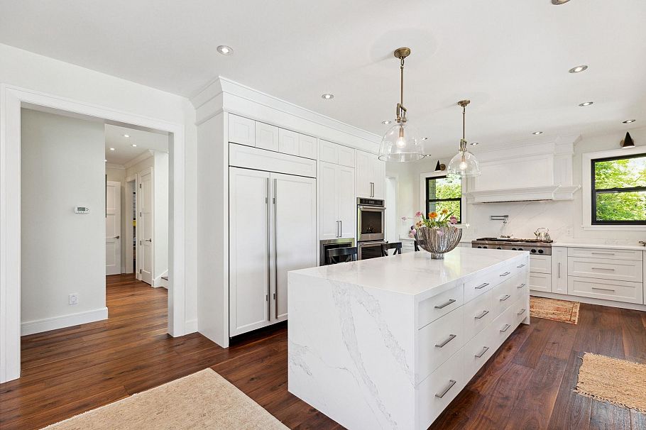 939 Friar Crescent North Vancouver, BC - 3