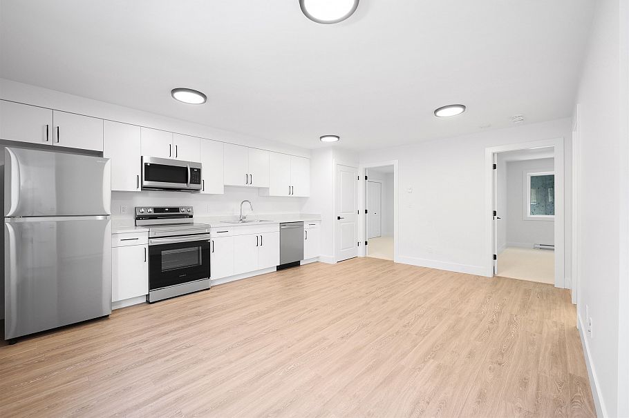 338 W 24th Street North Vancouver, BC - 30