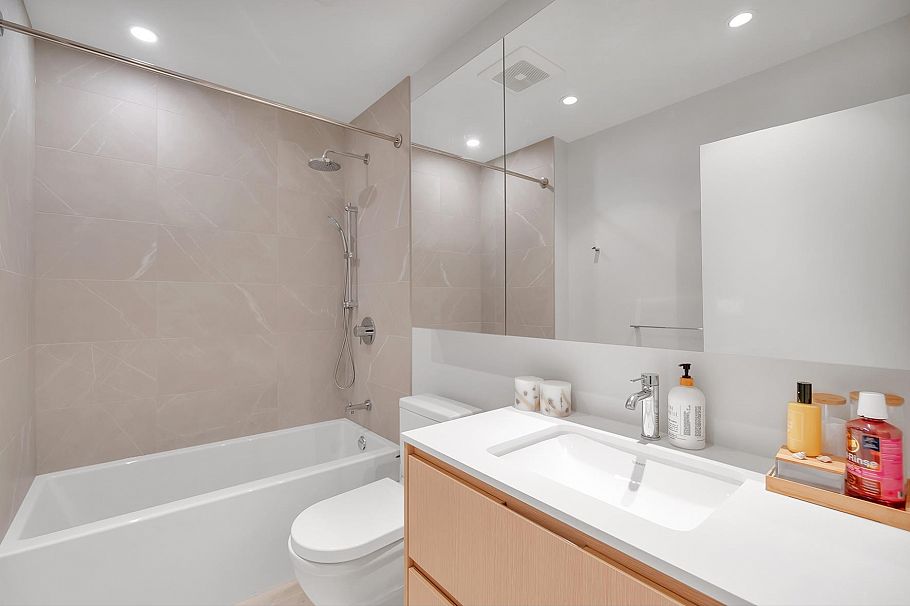 107 1500 Fern Street North Vancouver, BC - 14