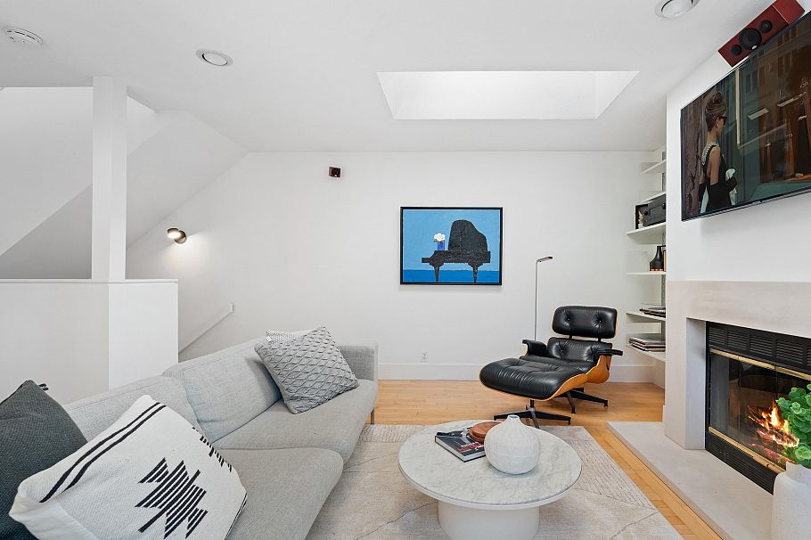 2343 W 7th Avenue Vancouver, BC - 9