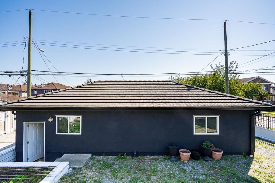 1306 E 60 Avenue Vancouver, BC - 28