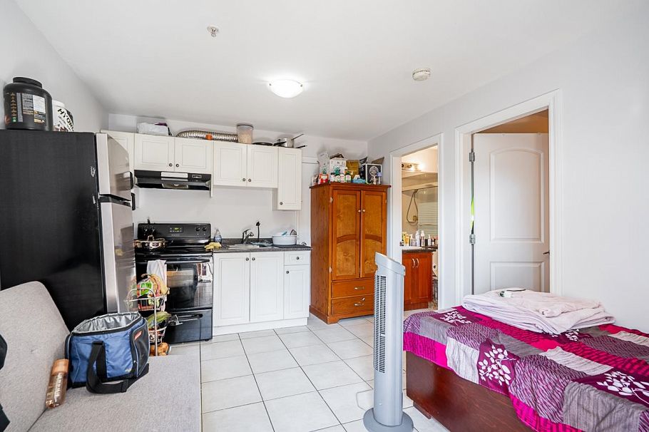 1306 E 60 Avenue Vancouver, BC - 30