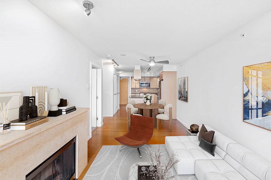 602 683 W Victoria Park North Vancouver, BC - 1