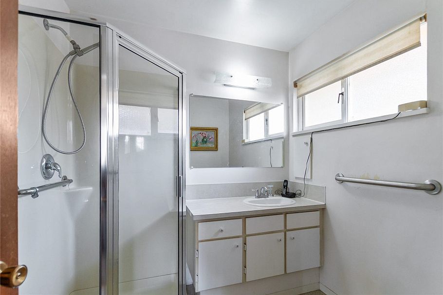 1728 Westover Road North Vancouver, BC - 11