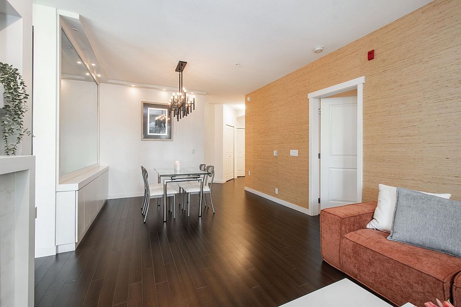 116 119 W 22nd Street North Vancouver, BC - 15