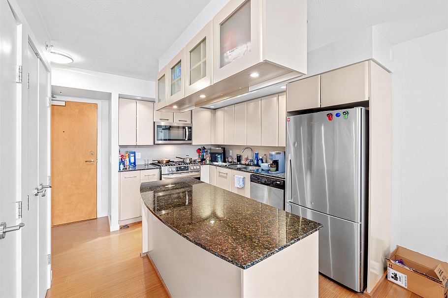 602 683 W Victoria Park North Vancouver, BC - 10